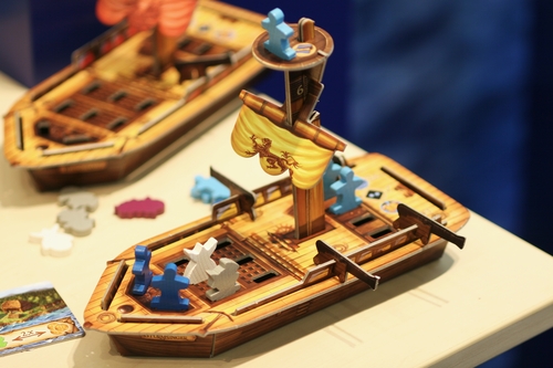 Monopolis North Wind Base Tabletop, Board and Card Game