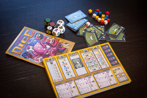Monopolis Octo Dice Base Tabletop, Board and Card Game