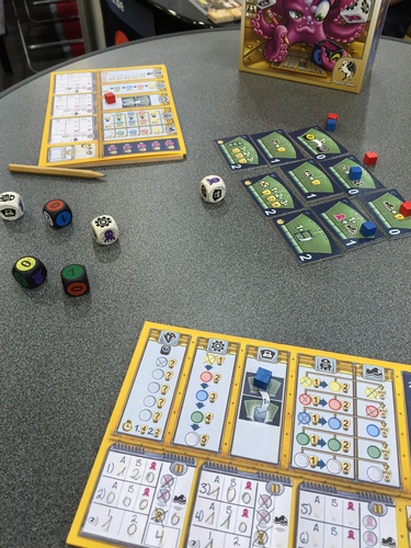 Monopolis Octo Dice Base Tabletop, Board and Card Game